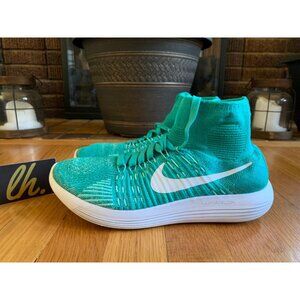 Size 9 W NIKE LunarEpic Flyknit Lunarlon 818677-301